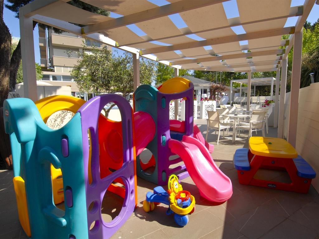 Hotel Pacific Cattolica Bagian luar foto