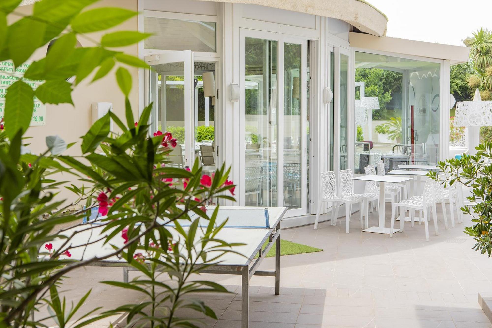 Hotel Pacific Cattolica Bagian luar foto